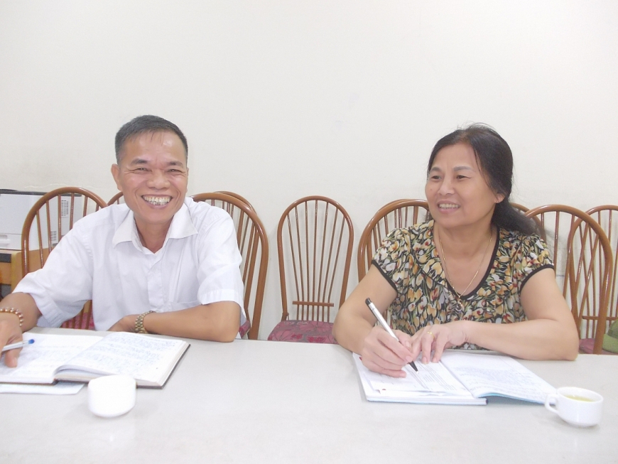 Bà Mai Thúy Hồng thường xuyên tranh thủ sự chỉ đạo của Chủ tịch Hội NCT phường Đống Đa.