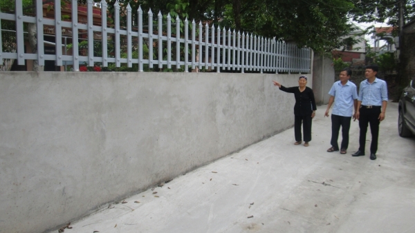 Hiến hơn 100 m2 đất để mở rộng đường thôn