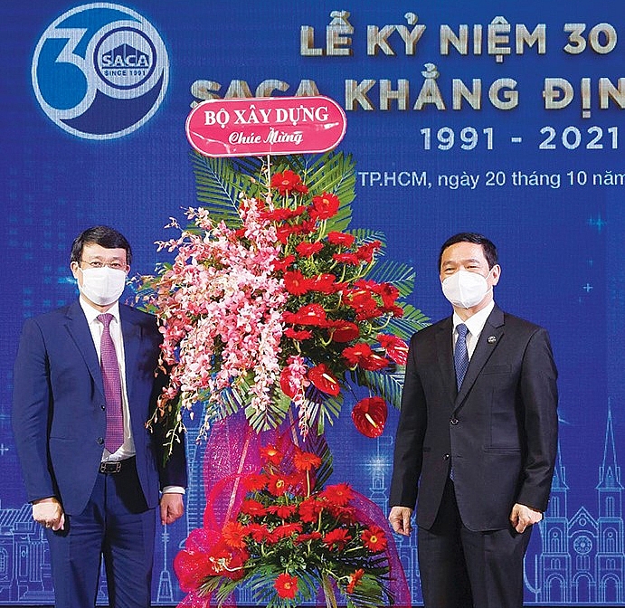 Bộ Xây dựng tặng lẵng hoa chúc mừng. 