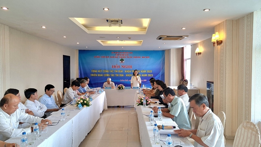 Bà Phạm Thị Thu Trang, Trưởng ban BĐD Hội NCT tỉnh Quàng Ngãi, Trưởng Cụm thi đua số VI khai mạc Hội nghị