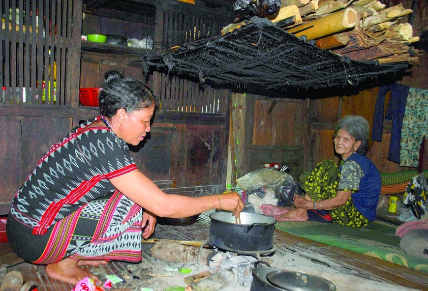 Không gian bếp là nơi sinh hoạt văn hóa, văn nghệ của người Cơ Tu.