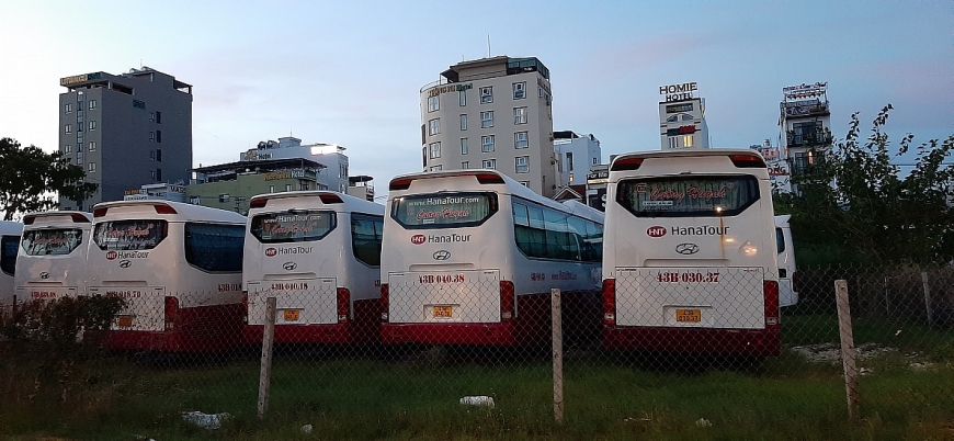 Xe du lịch “đứng bánh”