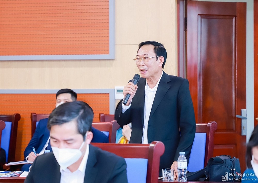 Ông Nguyễn Xuân Hải, Giám đốc Sở tài chính Nghệ An phát biểu thảo luận tình hình thu, chi ngân sách địa phương năm 2021.