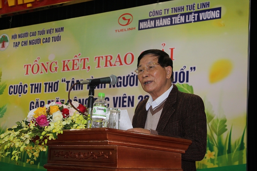 5. Nhà thơ Trần Nhương, Trưởng ban Chung khảo báo cáo Tổng kết cuộc thi thơ 2021