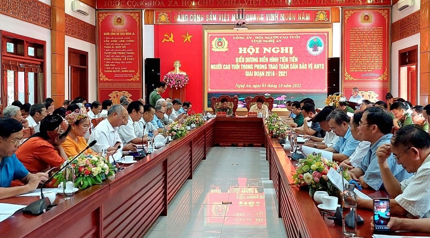 Hội nghị biểu dương NCT tiêu biểu trong phong trào Toàn dân bảo vệ an ninh Tổ quốc tỉnh Nghệ An