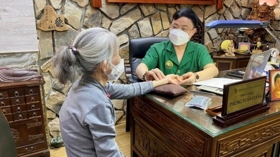 Nam y điều trị mất ngủ, trầm cảm, sương mù não hậu Covid