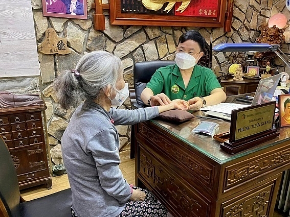 Nam y điều trị mất ngủ, trầm cảm, sương mù não hậu Covid