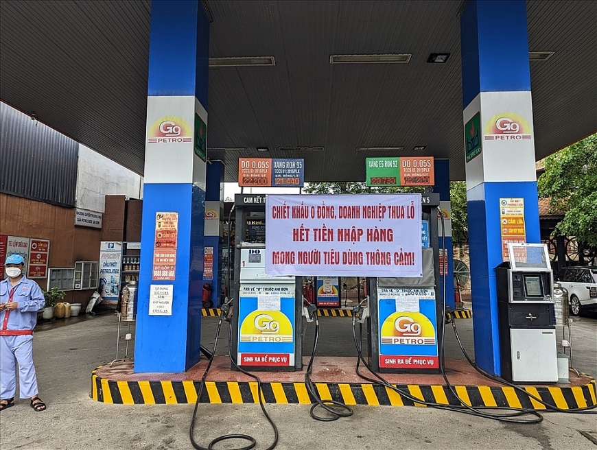Nhiều cửa hàng xăng dầu phải đóng cửa vì vấn đề chiết khấu không đảm bảo.