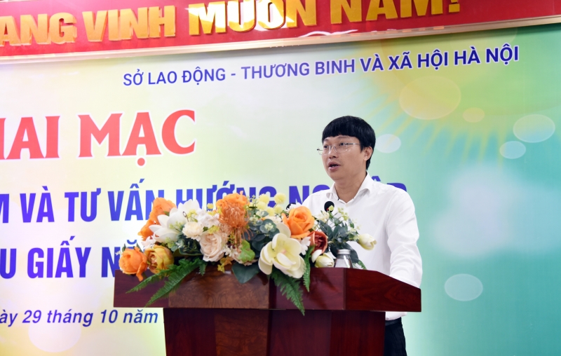 Ông Trần Việt Hà, Phó Chủ tịch UBND quận Cầu Giấy phát biểu tại lễ khai mạc