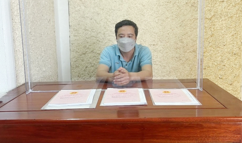 Tin tức pháp luật Ngày mới (26/4): Livetream bán nước nho ma túy; bắt cán bộ lấy10 triệu đồng của dân