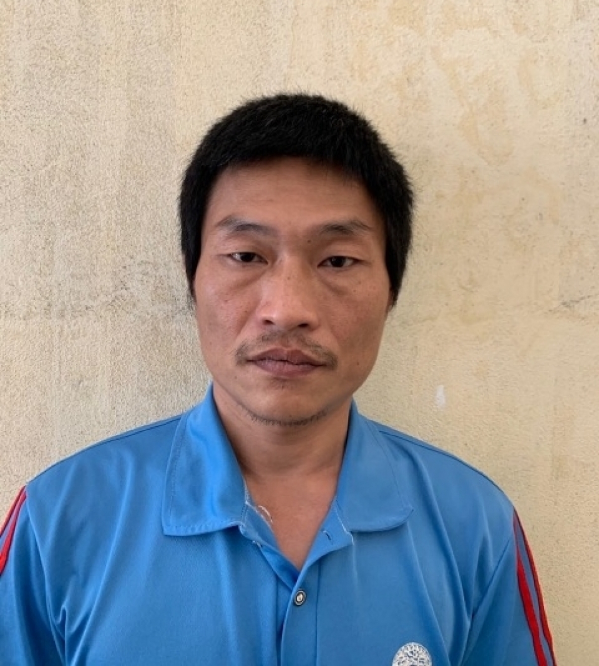 Tin pháp luật ngày 1/5: Bị chém vì chửi người khác nhìn 