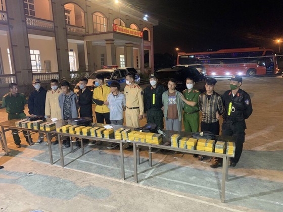 Tin ngày 17/5: Hai anh em bị sóng biển cuốn mất tích; hàng nghìn người Iraq nhập viện vì bão cát