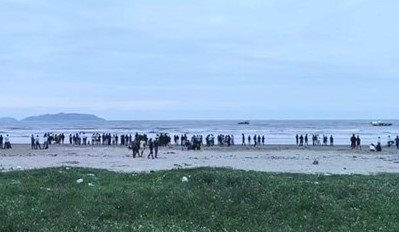 Tin ngày 17/5: Hai anh em bị sóng biển cuốn mất tích; hàng nghìn người Iraq nhập viện vì bão cát