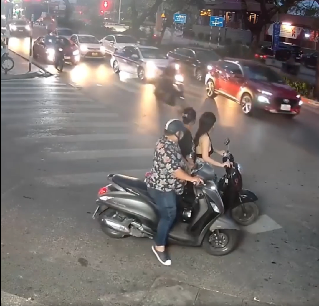 Tranh cãi vụ cô gái trẻ bị sàm sỡ ở Hà Nội, có nên ăn mặc hở hang khi ra đường?