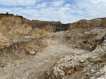 Xử phạt 120 triệu đồng doanh nghiệp khai thác đất không đúng thiết kế mỏ đã được duyệt