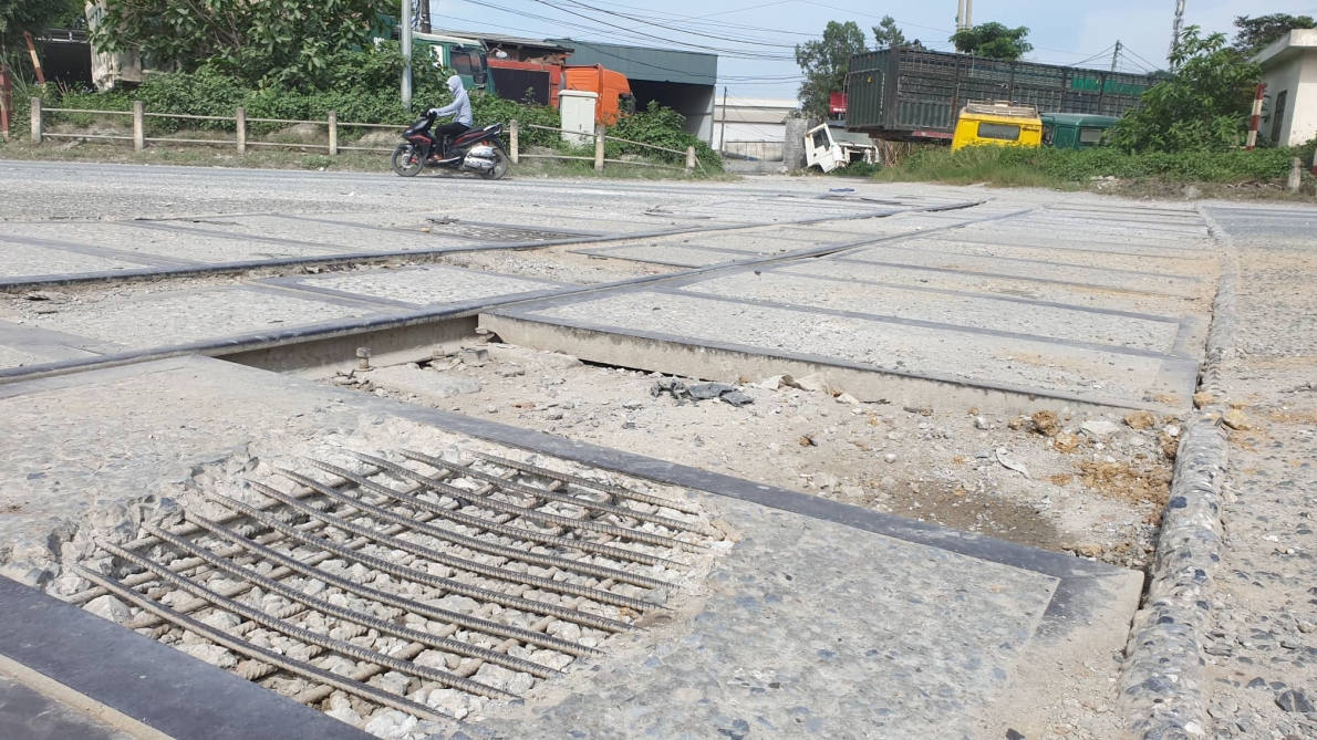 Hà Nam: Bụi bủa vây người dân sống ven đường quốc lộ