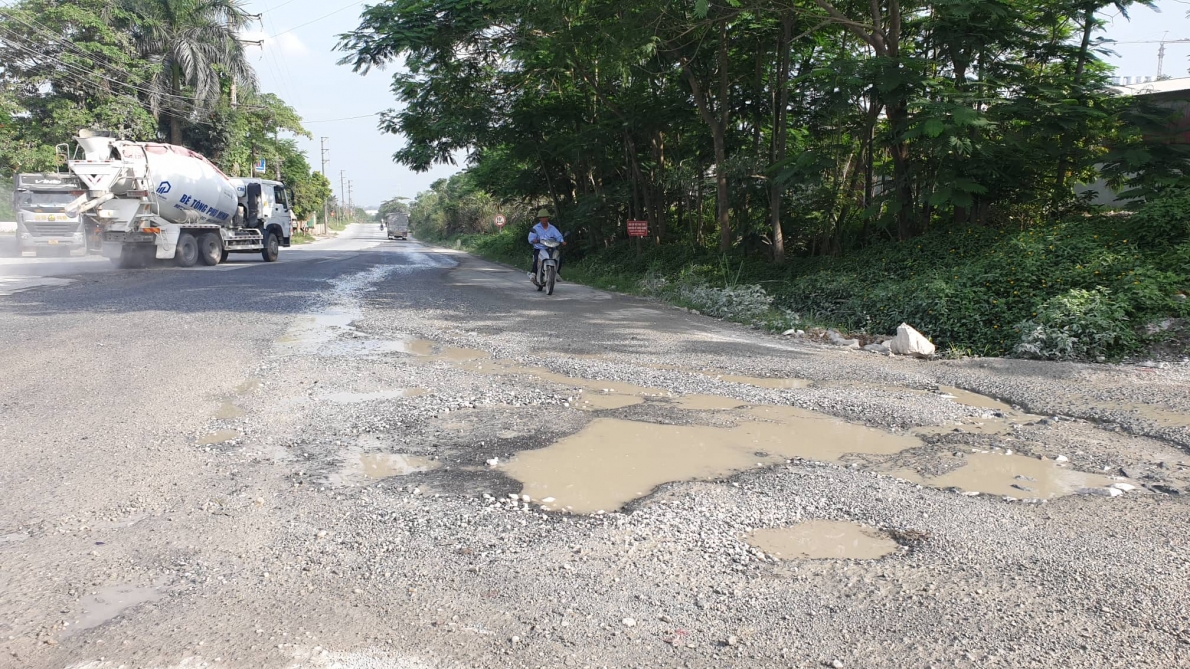 Hà Nam: Bụi bủa vây người dân sống ven đường quốc lộ