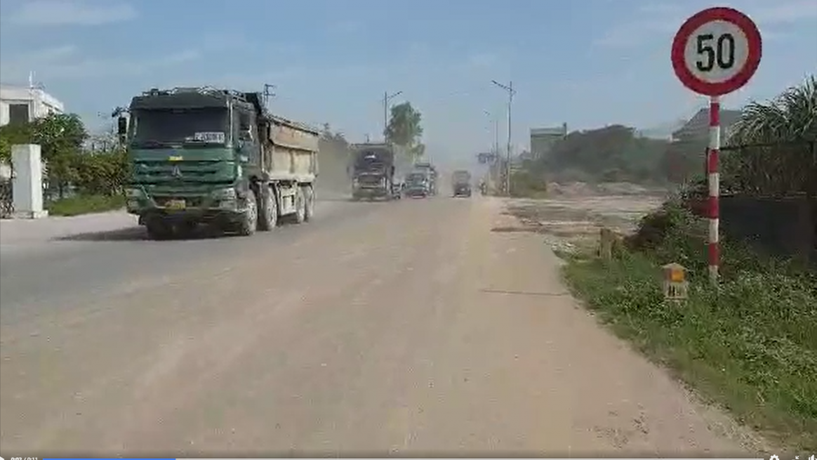 Hà Nam: Bụi bủa vây người dân sống ven đường quốc lộ