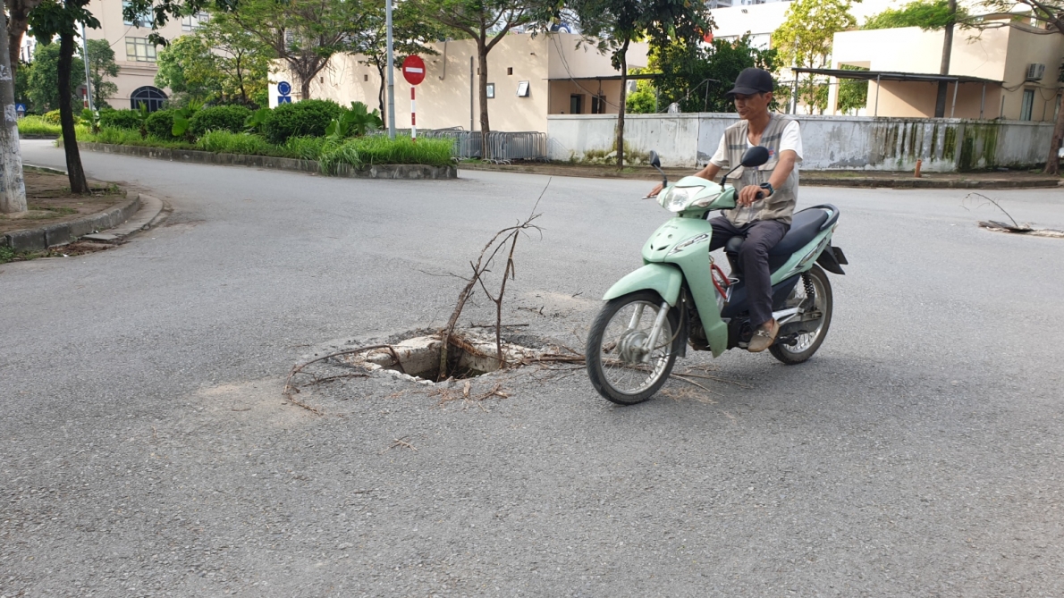 Cảnh dang dở bên trong dự án Khu đô thị mới Phùng Khoang
