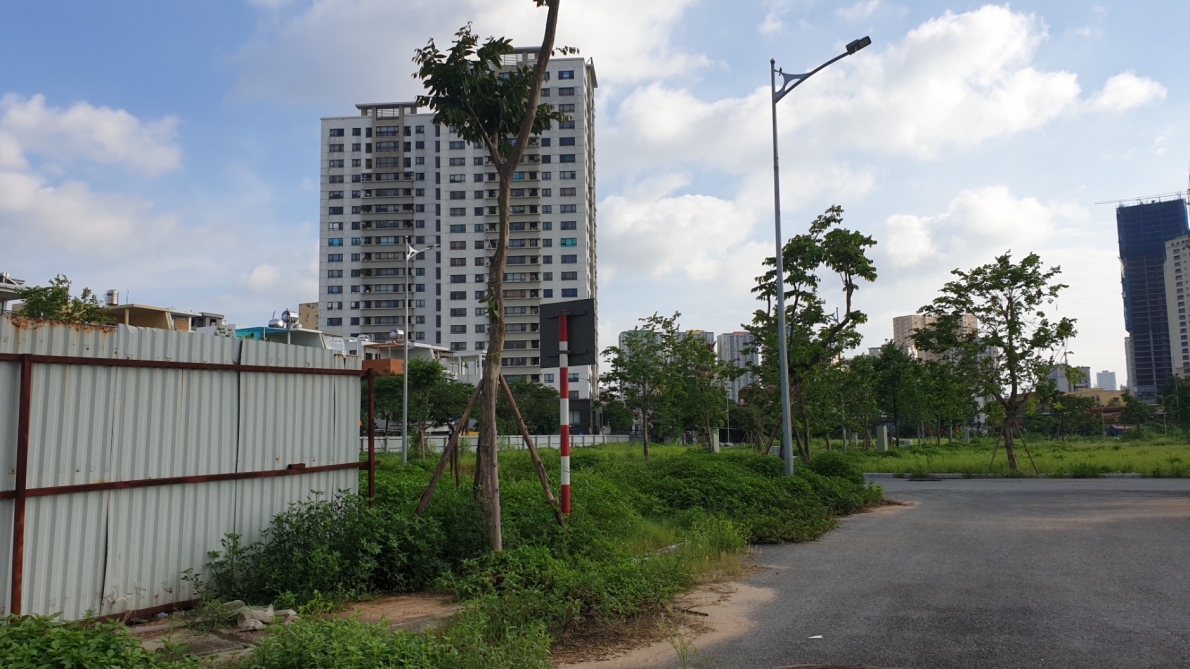 Cảnh dang dở, xuống cấp bên trong dự án Khu đô thị mới Phùng Khoang