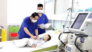 Phú Thọ: Cấp cứu kịp thời bé trai 3 tuổi hóc dị vật đường thở