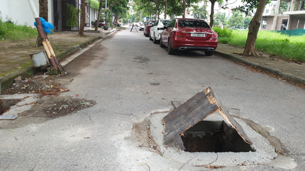 Cảnh hoang tàn, nhếch nhác tại Dự án Công viên hồ điều hòa, khu đô thị mới Phùng Khoang
