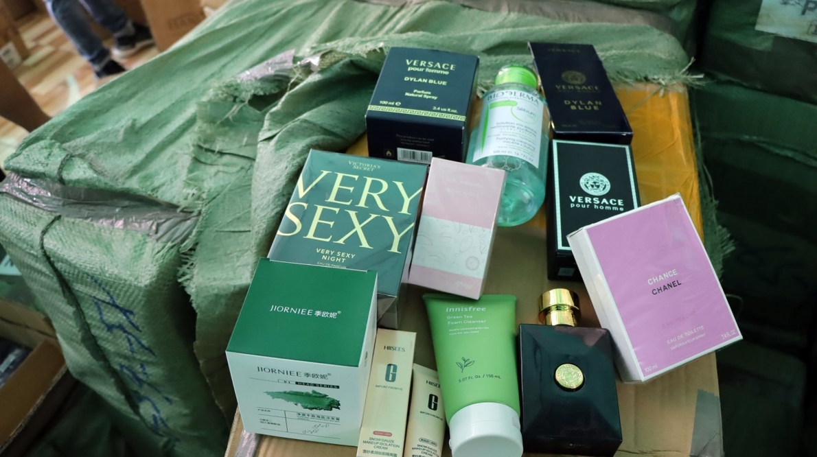 Bắc Ninh: Phát hiện 20 tấn nước hoa có dấu hiệu làm giả các nhãn hiệu nổi tiếng