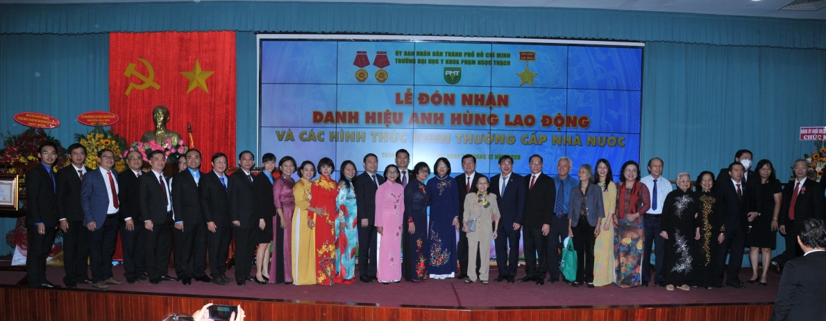 Trường Đại học Y khoa Phạm Ngọc Thạch đón nhận danh hiệu Anh hùng Lao động thời kỳ đổi mới