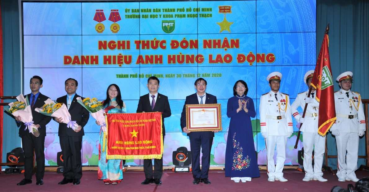 Trường Đại học Y khoa Phạm Ngọc Thạch đón nhận danh hiệu Anh hùng Lao động thời kỳ đổi mới