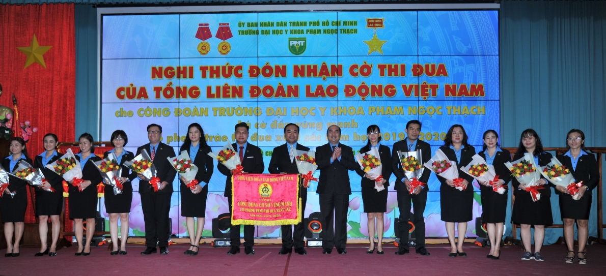 Trường Đại học Y khoa Phạm Ngọc Thạch đón nhận danh hiệu Anh hùng Lao động thời kỳ đổi mới