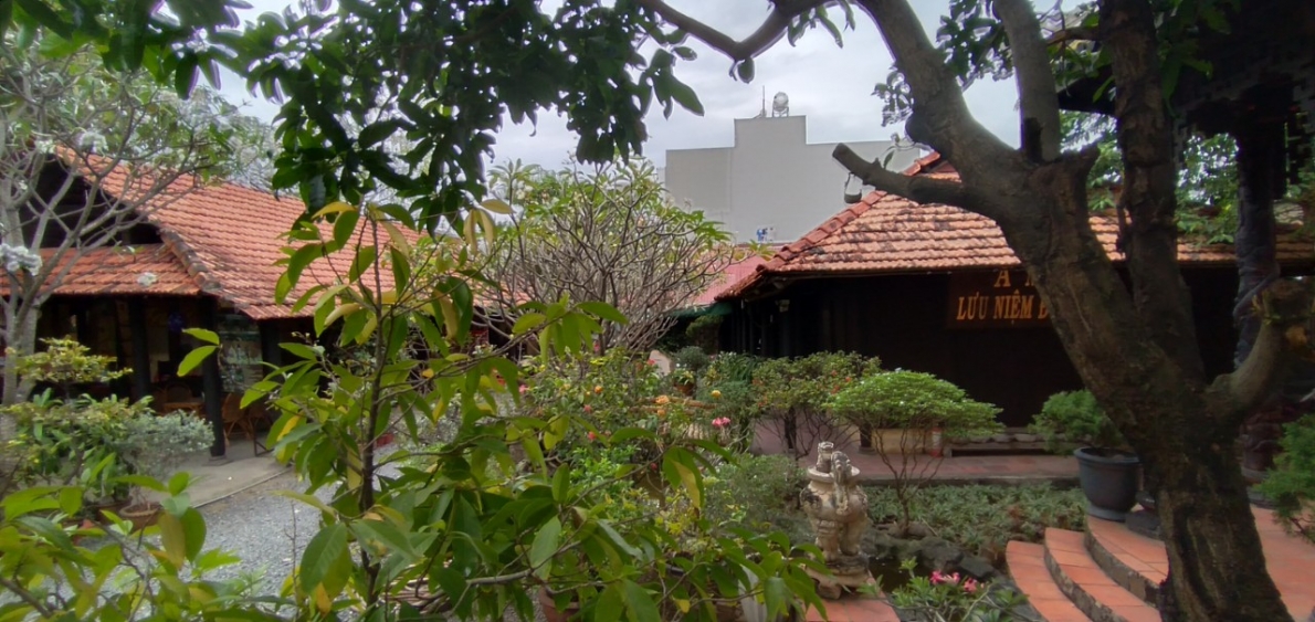 Nữ sĩ Lan Hinh và hành trình tâm khảm cùng Á Nam Lưu Niệm Đường