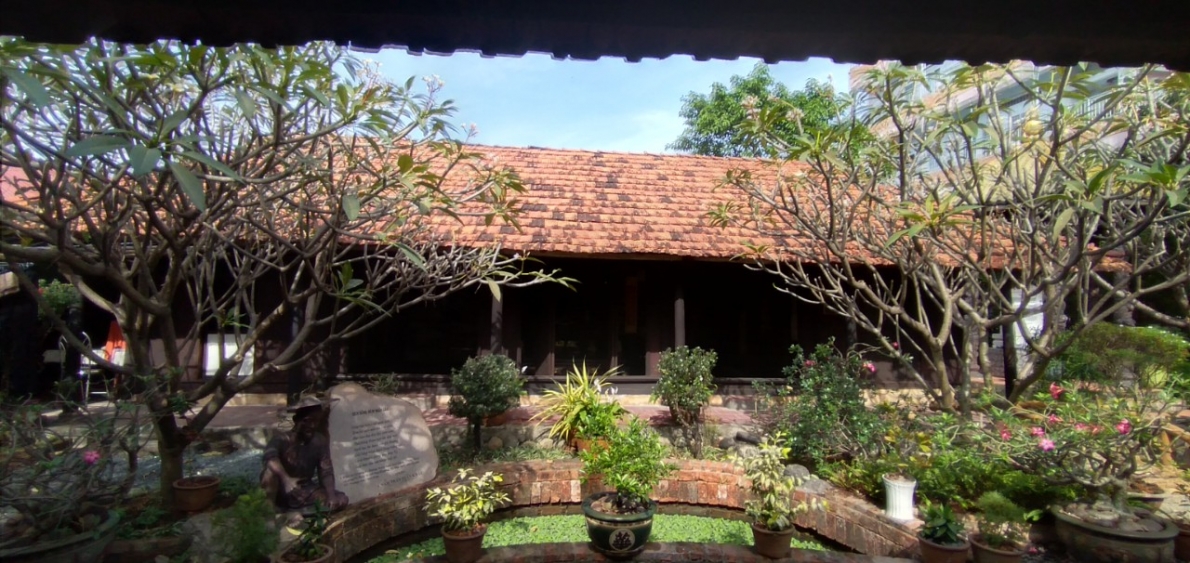 Nữ sĩ Lan Hinh và hành trình tâm khảm cùng Á Nam Lưu Niệm Đường