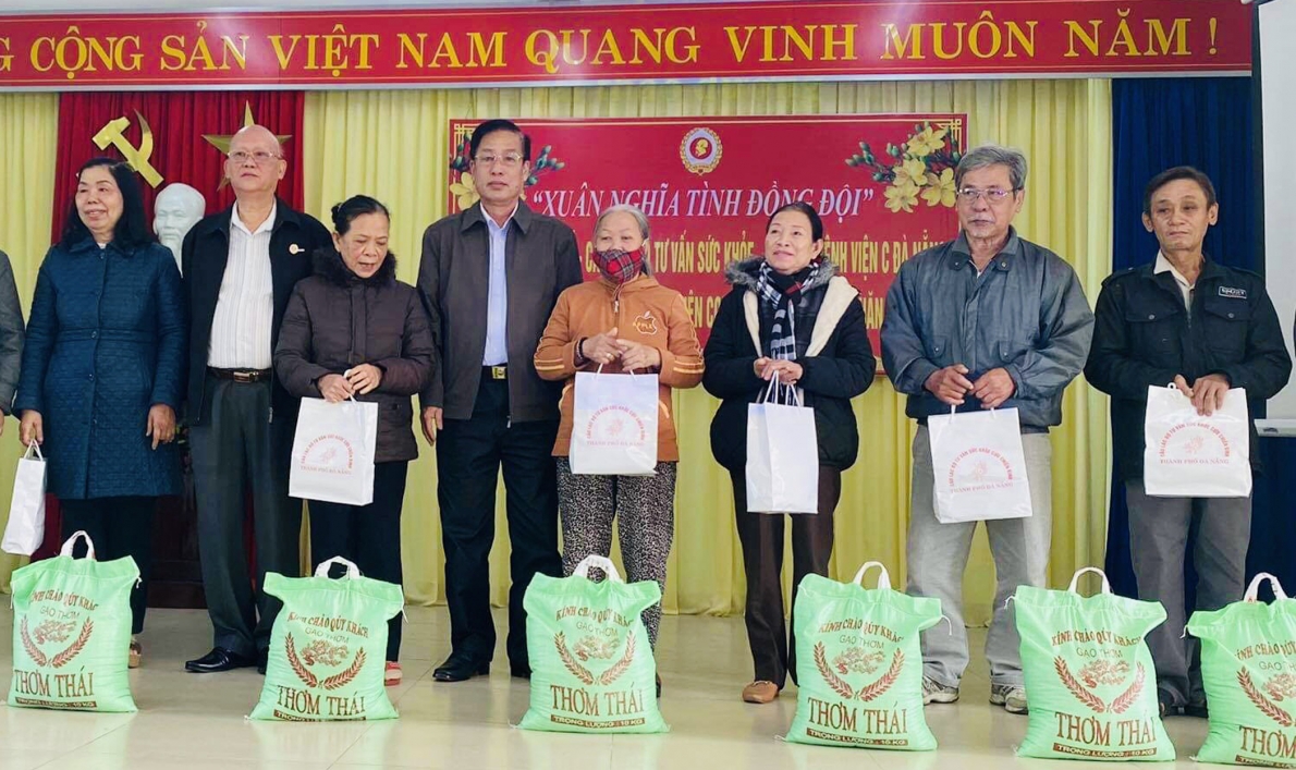 Nồng ấm nghĩa tình giữa cuộc sống đời thường