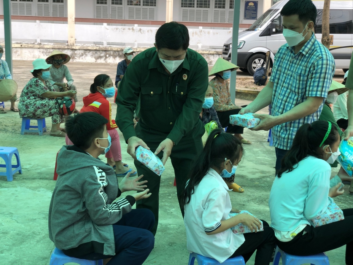 Hội CCB Sở Tư pháp TP.Hồ Chí Minh: Chăm lo hộ NCT nghèo, hộ chính sách nhân dịp Tết Nhâm Dần 2022