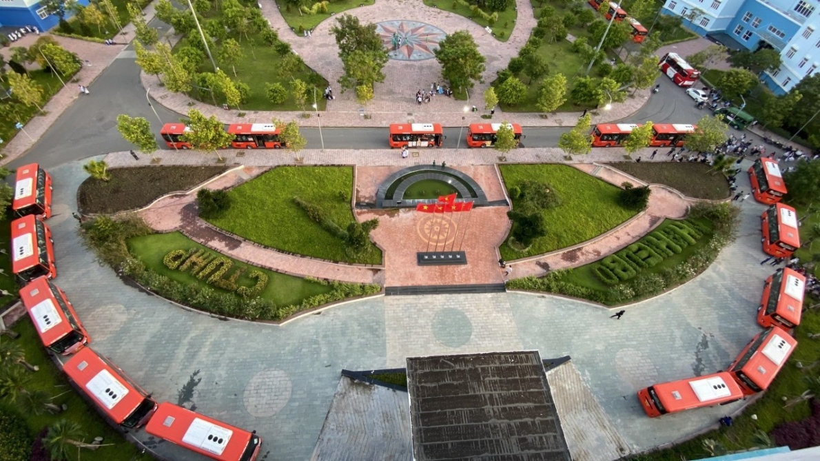 Phương Trang trên muôn nẻo đường Xuân