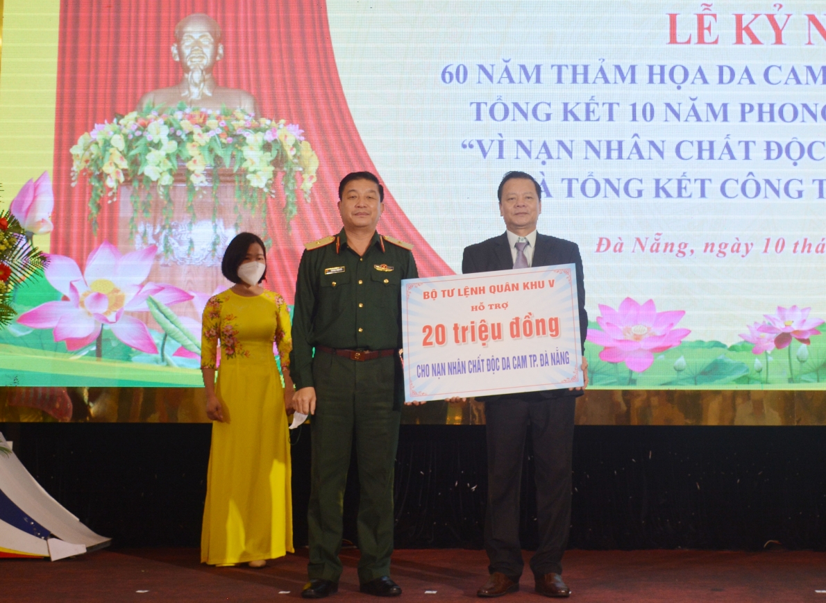 Tình người và hương vị Tết