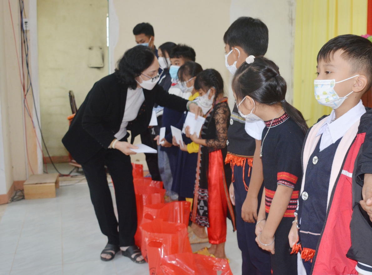 Tình người và hương vị Tết