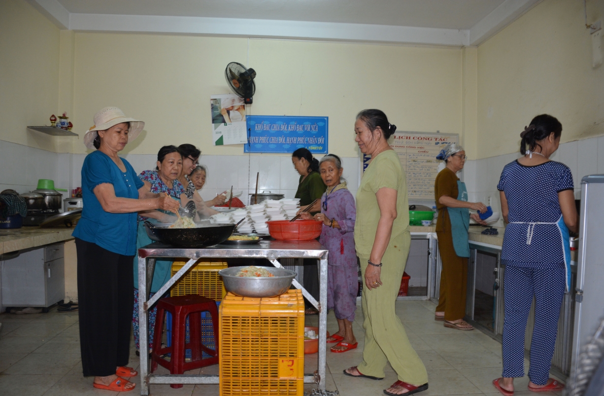 Hòa Thọ Đông: Phường duy nhất ở Đà Nẵng có Bếp ăn tình thương hỗ trợ bệnh nhân nghèo