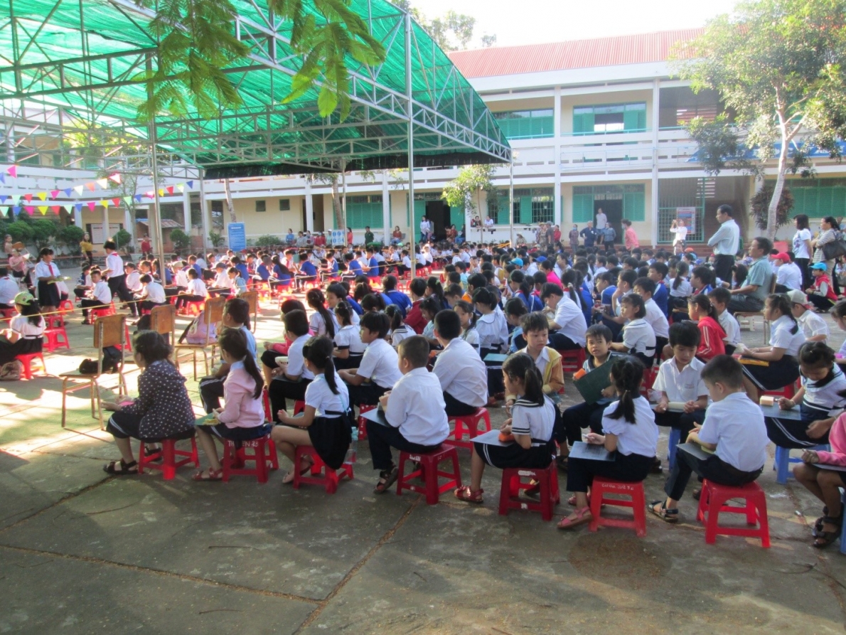 Nói chuyện truyền thống cho gần 2000 học sinh