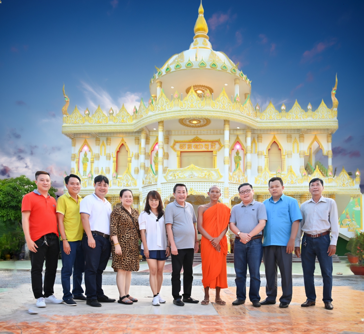 Nhà đầu tư trao học bổng chia sẻ học sinh có hoàn cảnh khó khăn