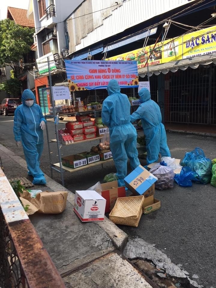 “Gian hàng 0 đồng” ở khu cách ly – Chung tay đẩy lùi đại dịch Covid-19