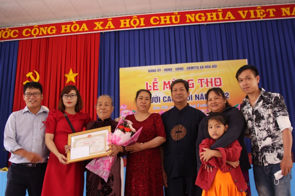 Long trọng tổ chức chúc mừng thọ ­­­­­­­­­­người cao tuổi