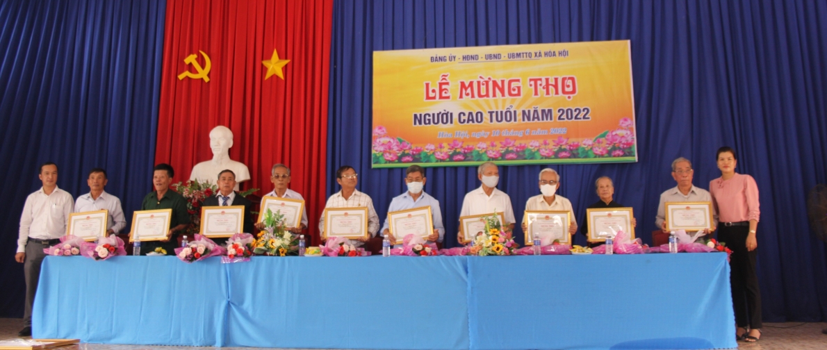 Long trọng tổ chức chúc mừng thọ ­­­­­­­­­­người cao tuổi