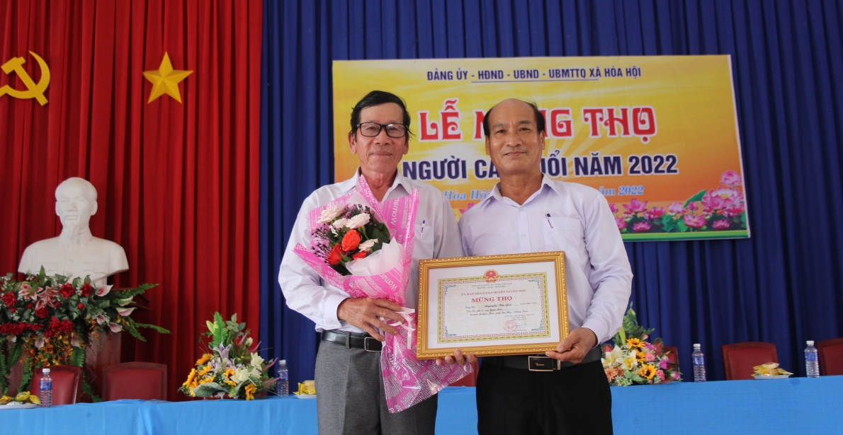 Long trọng tổ chức chúc mừng thọ ­­­­­­­­­­người cao tuổi