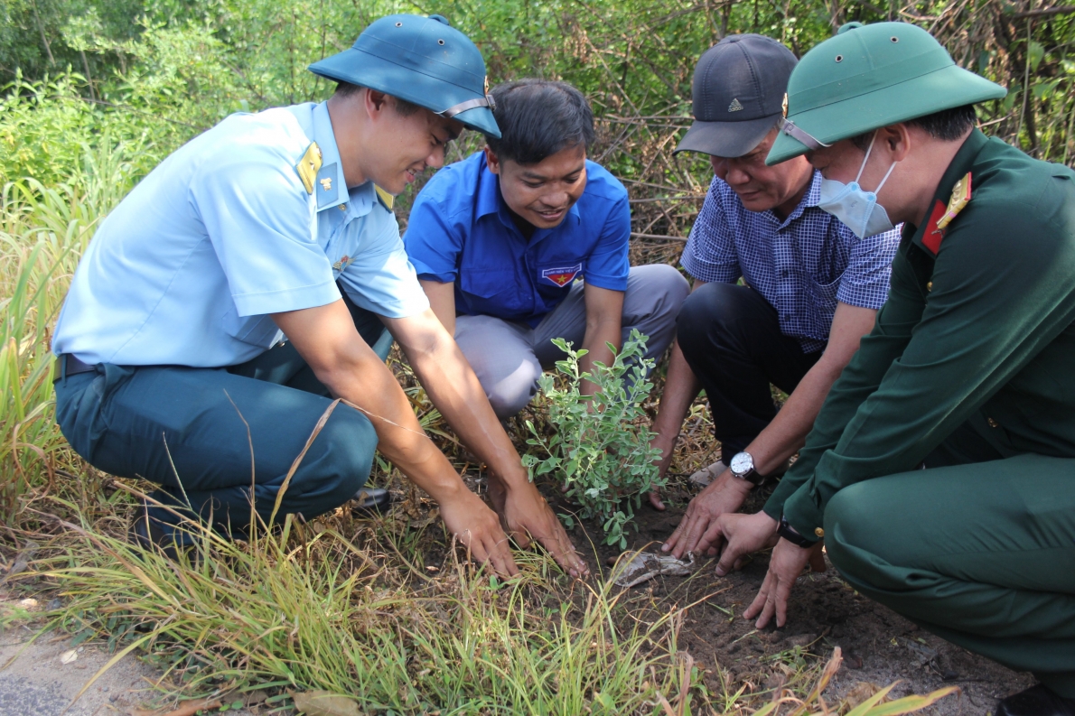 Tổ chức phát động Công trình “Tuyến đường hoa thanh niên”
