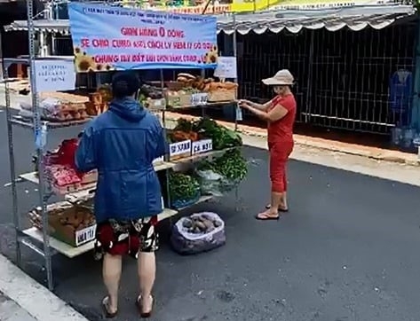 TP Hồ Chí Minh: Nhiều điểm cung cấp thực phẩm miễn phí TP Hồ Chí Minh: Nhiều điểm cung cấp thực phẩm miễn phí