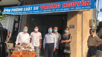 TP Hồ Chí Minh: Các luật sư, người hảo tâm hỗ trợ thực phẩm cho người dân trong đợt dịch Covid-19