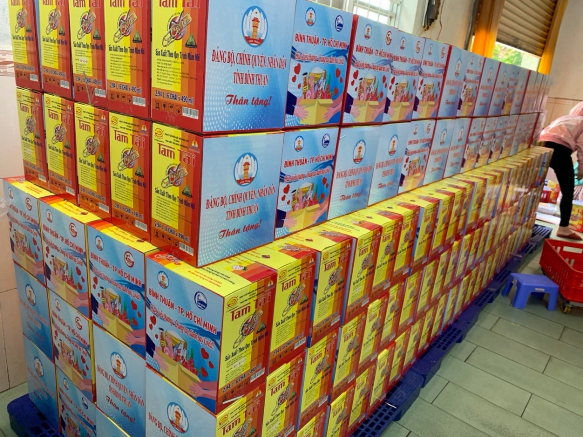 Bình Thuận: Hàng chục tấn hàng ủng hộ cho bà con vùng dịch ở TP Hồ Chí Minh và Bình Dương Bình Thuận: Hàng chục tấn hàng ủng hộ cho bà con vùng dịch ở TP Hồ Chí Minh và Bình Dương