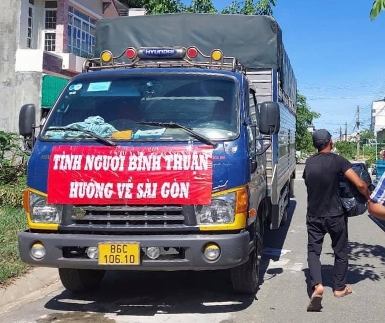 Bình Thuận: Hàng chục tấn hàng ủng hộ cho bà con vùng dịch ở TP Hồ Chí Minh và Bình Dương Bình Thuận: Hàng chục tấn hàng ủng hộ cho bà con vùng dịch ở TP Hồ Chí Minh và Bình Dương