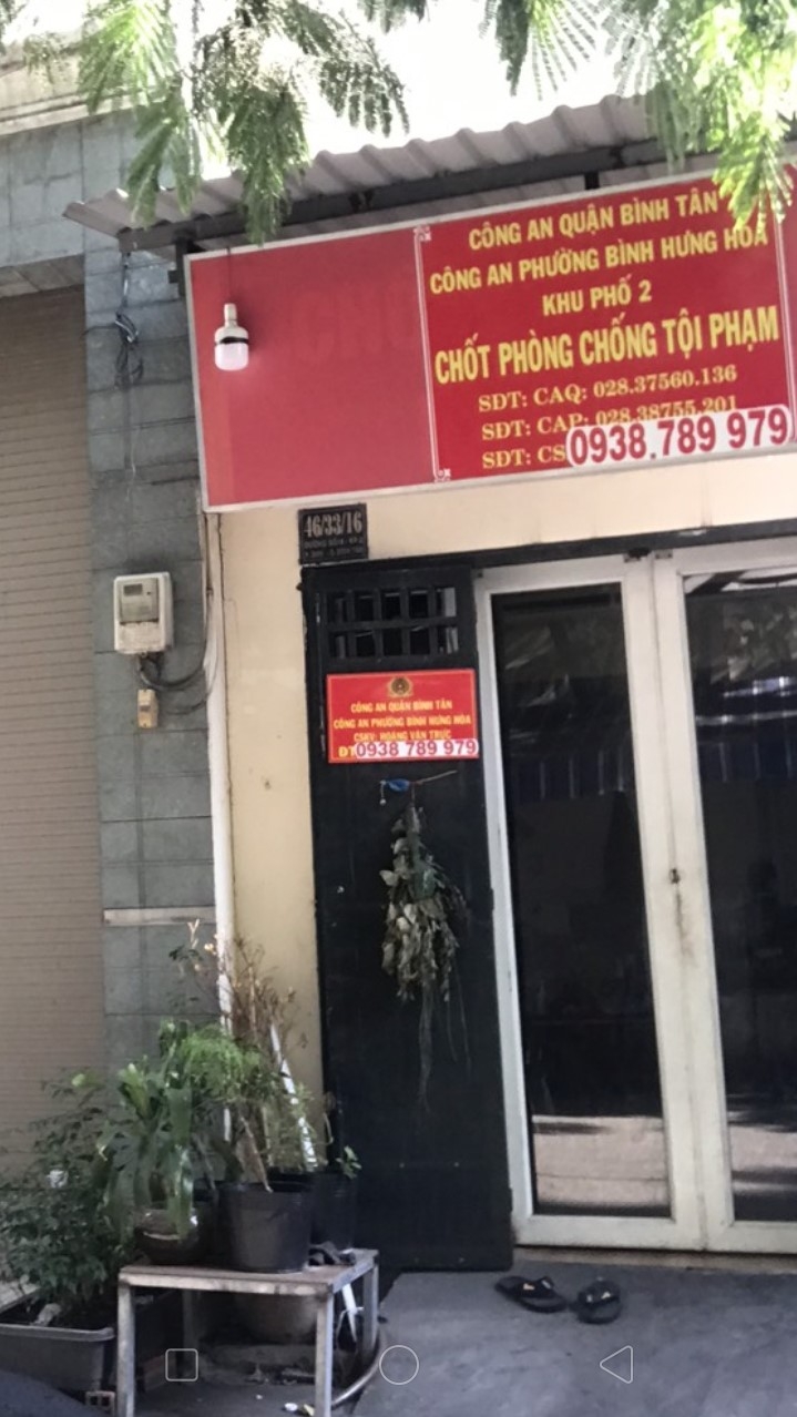 Người mẹ kêu oan cho con trai bị sát hại, chết tức tưởi trước chốt dân phòng (!?). Người mẹ kêu oan cho con trai bị sát hại, chết tức tưởi trước chốt dân phòng (!?).